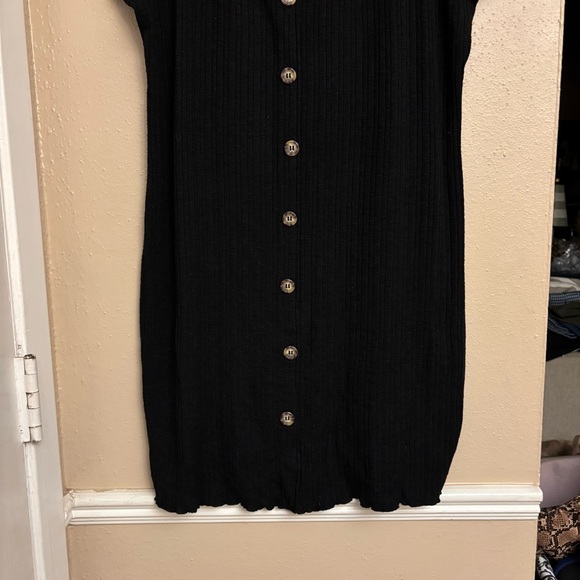 Black Ribbed Button-Front Dress - Picture 3 of 10